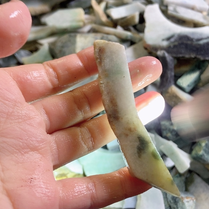 翡翠颈饰未镶嵌天然翡翠