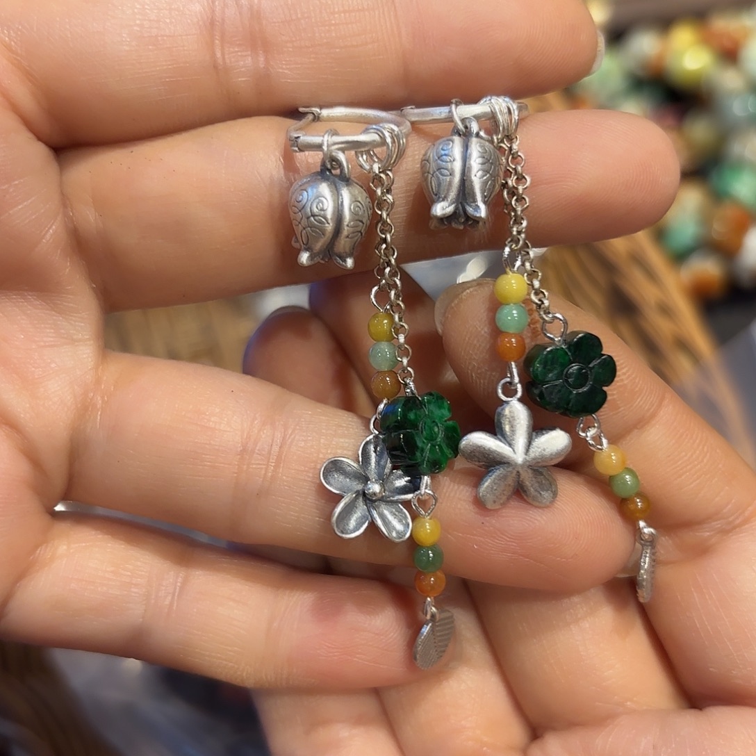 翡翠未镶嵌颈饰原创歌曲