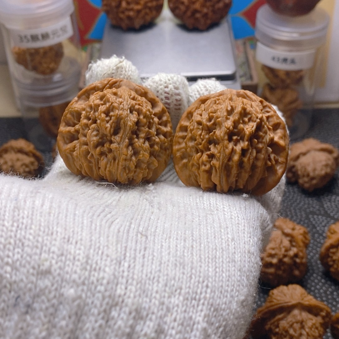 核桃熊儿寨一代楼45尺53克文玩核桃