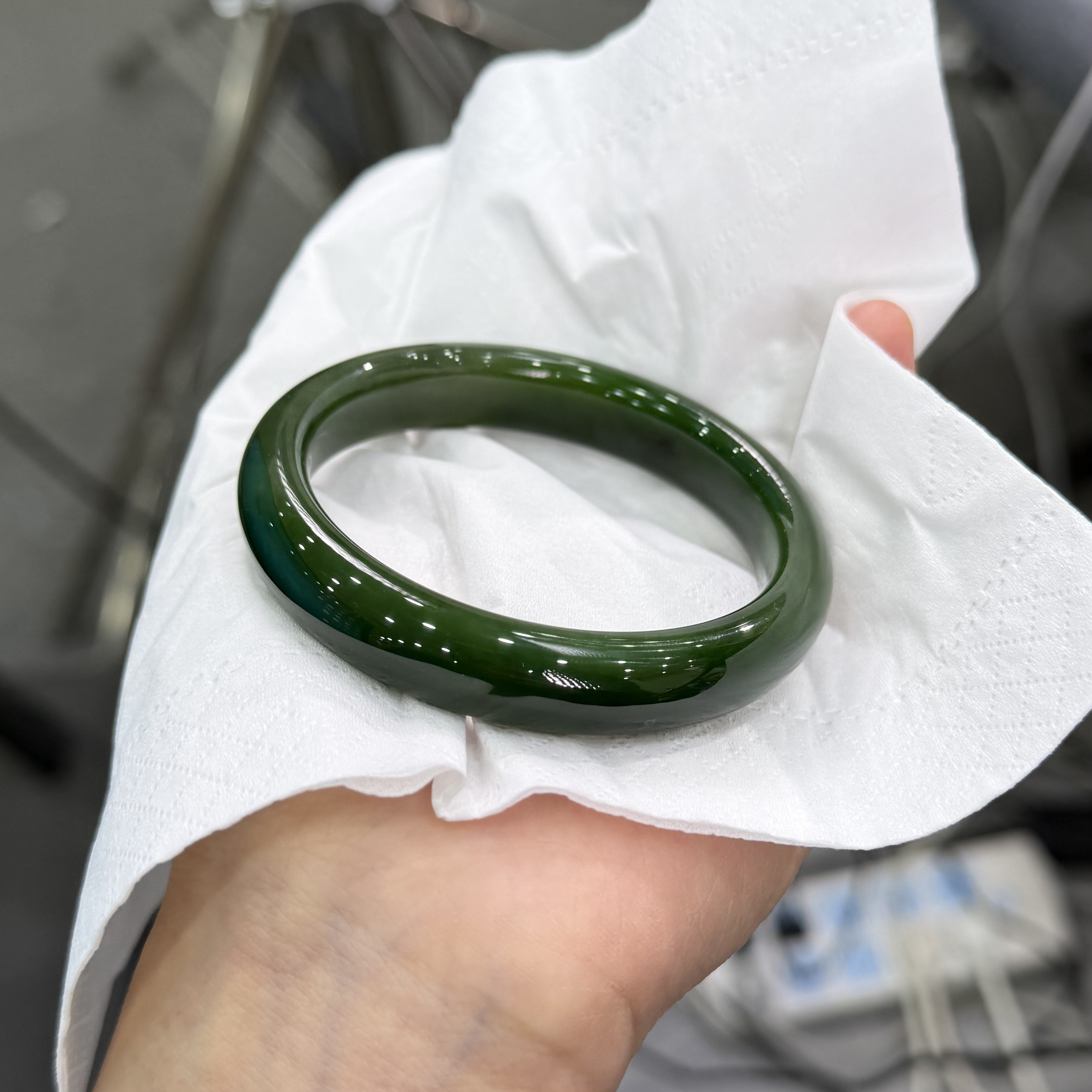 <麟瑞珠宝>高货传承和田玉俄7红皮碧玉正装手镯（多样性发其一）