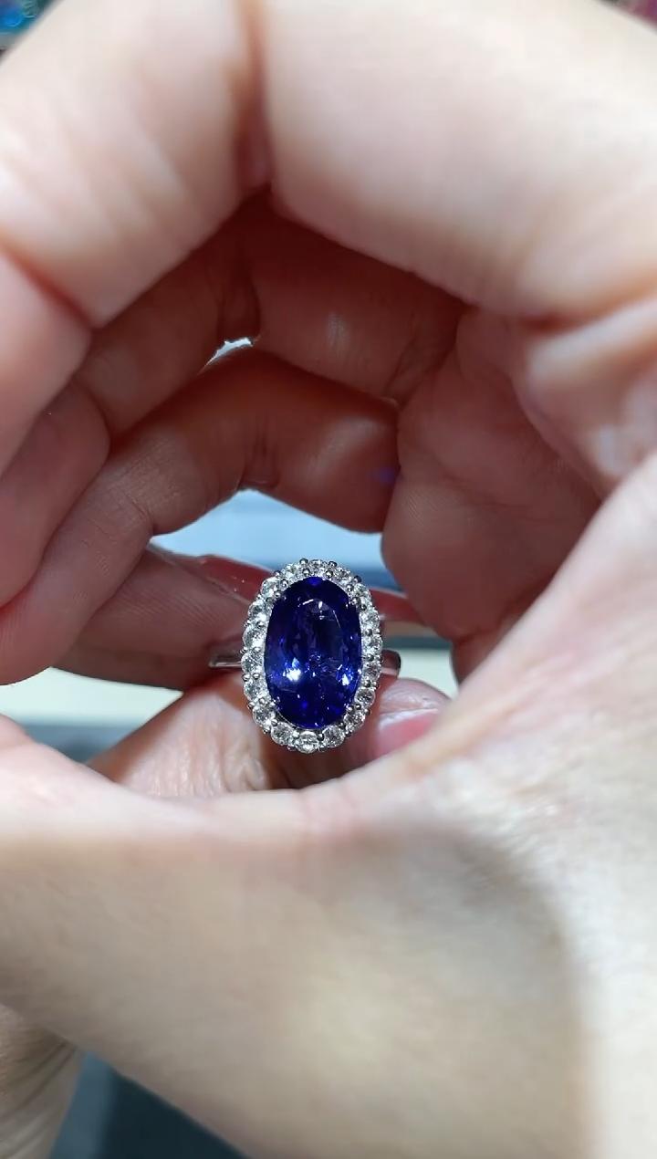 18K金镶嵌坦桑石戒指