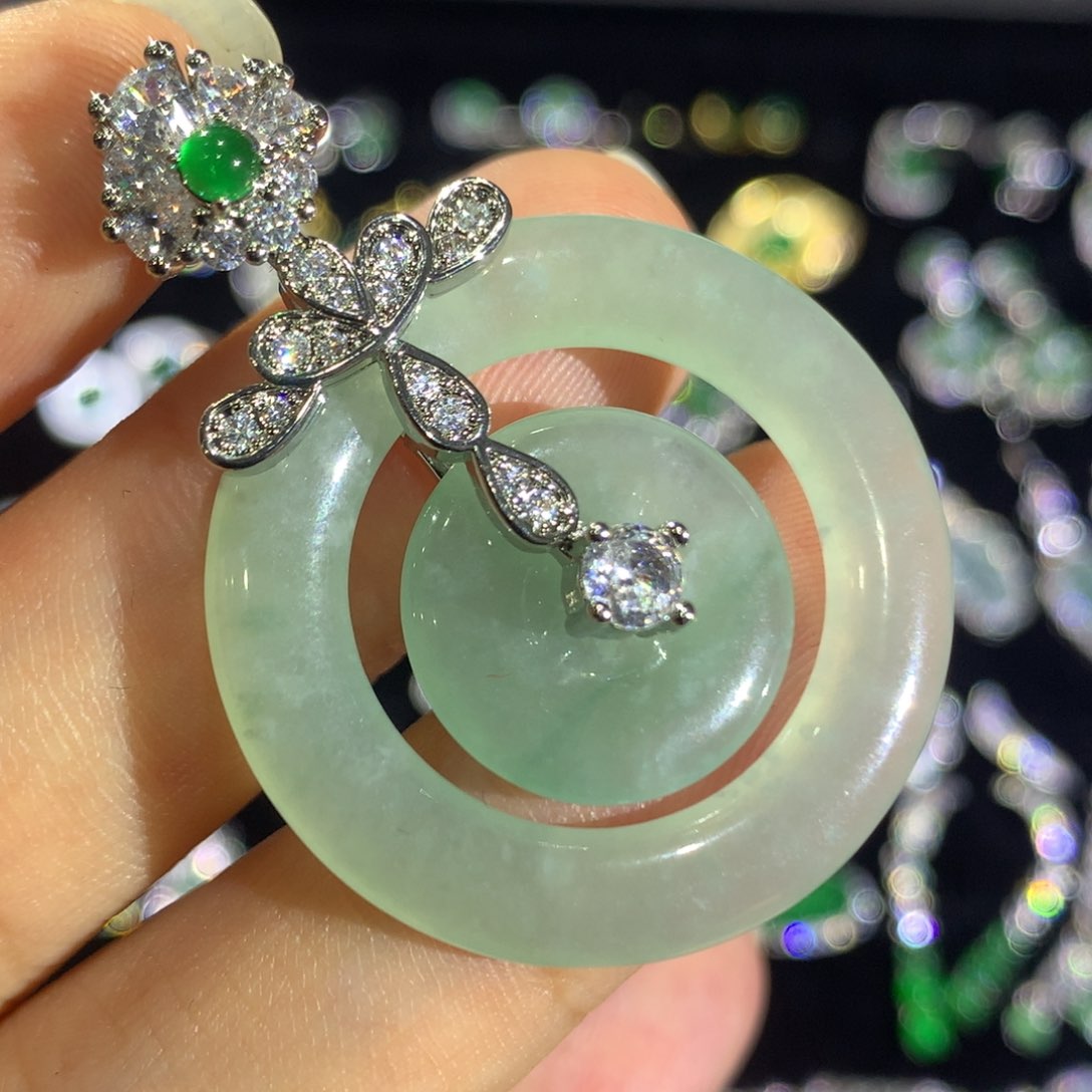 翡翠未镶嵌颈饰7、