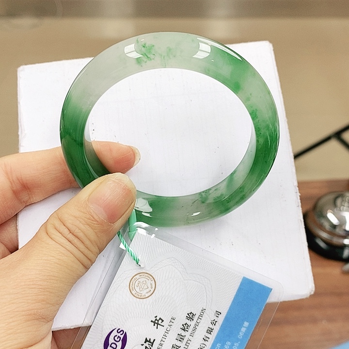 石英质玉（非洲翠）未镶嵌手镯