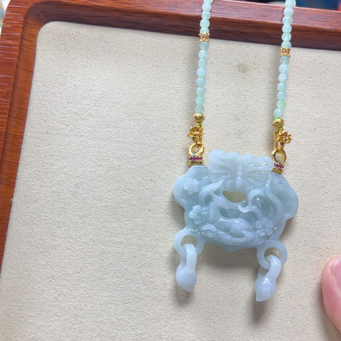 翡翠颈饰未镶嵌九尾如意