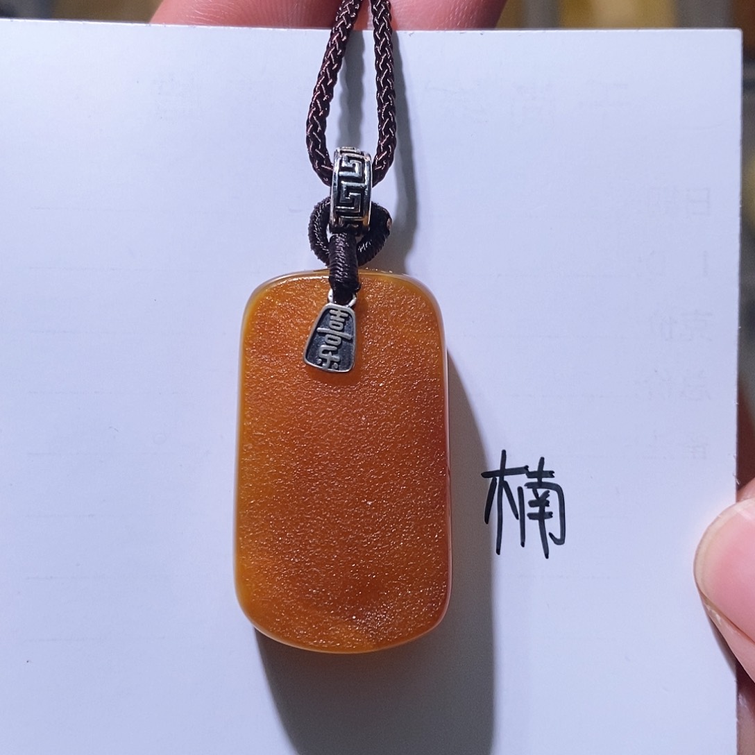 未镶嵌琥珀珠宝奇石