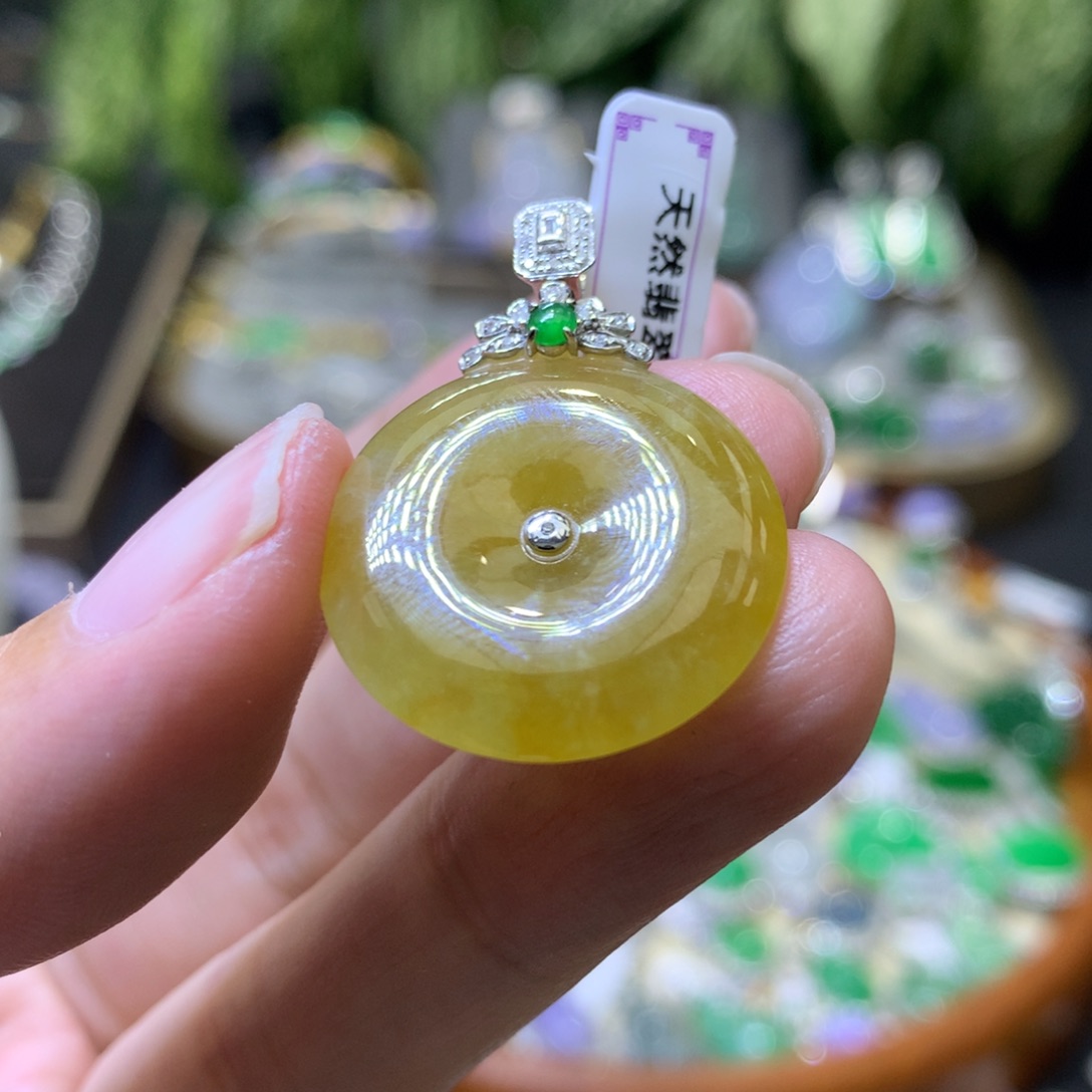 颈饰18K金镶嵌翡翠