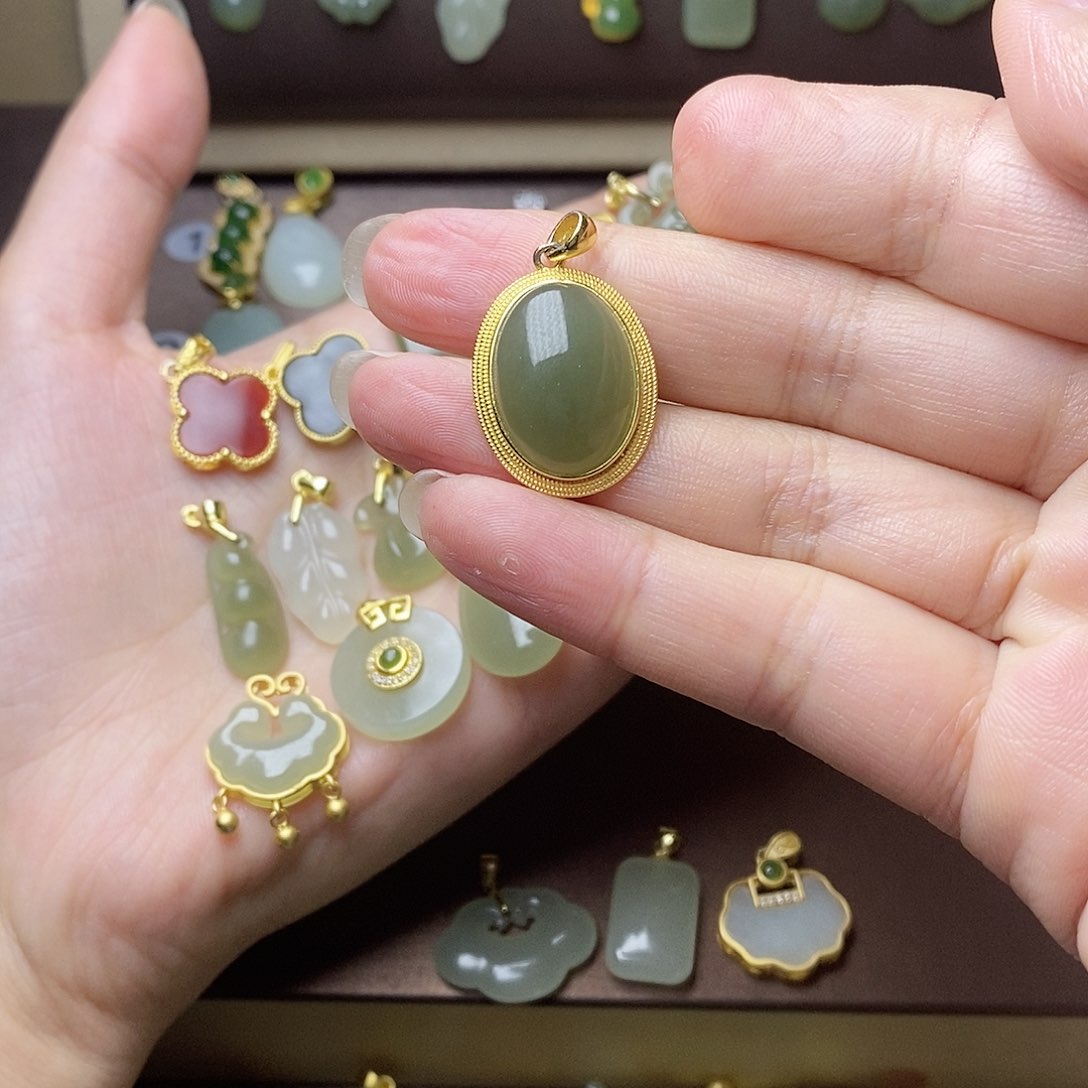 和田玉颈饰未镶嵌