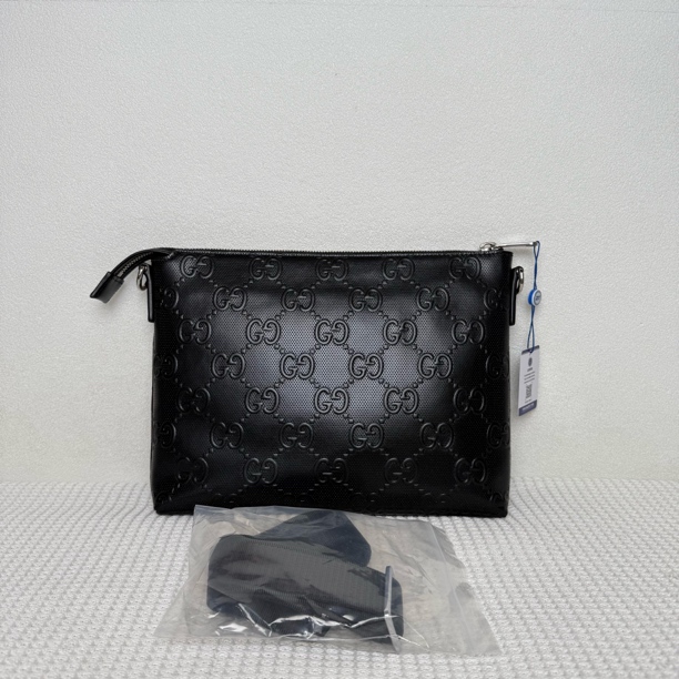 99新 GUCCI/古驰 5798/男士时尚黑色全皮压纹斜挎包/可手拿