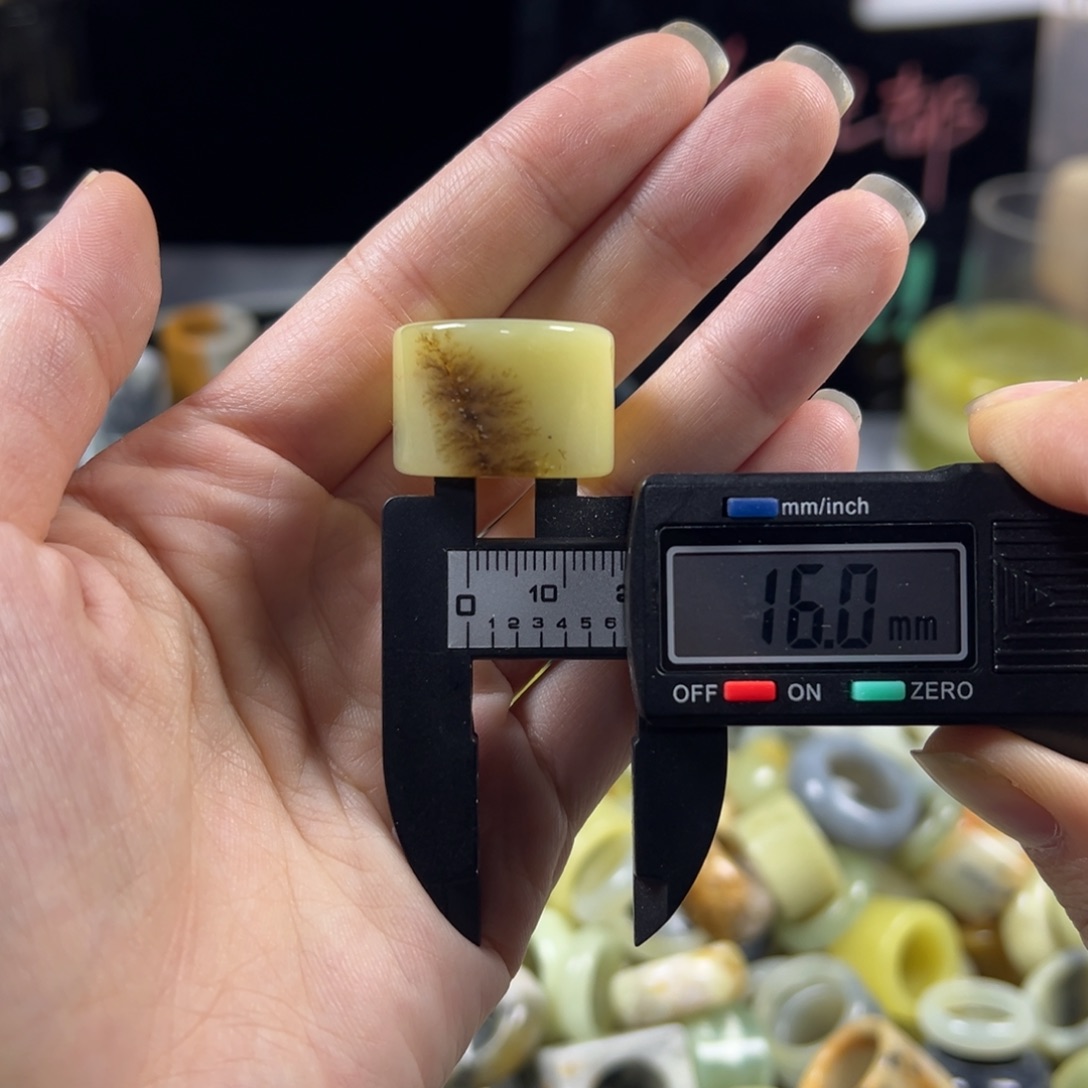 蛇纹石玉未镶嵌戒指