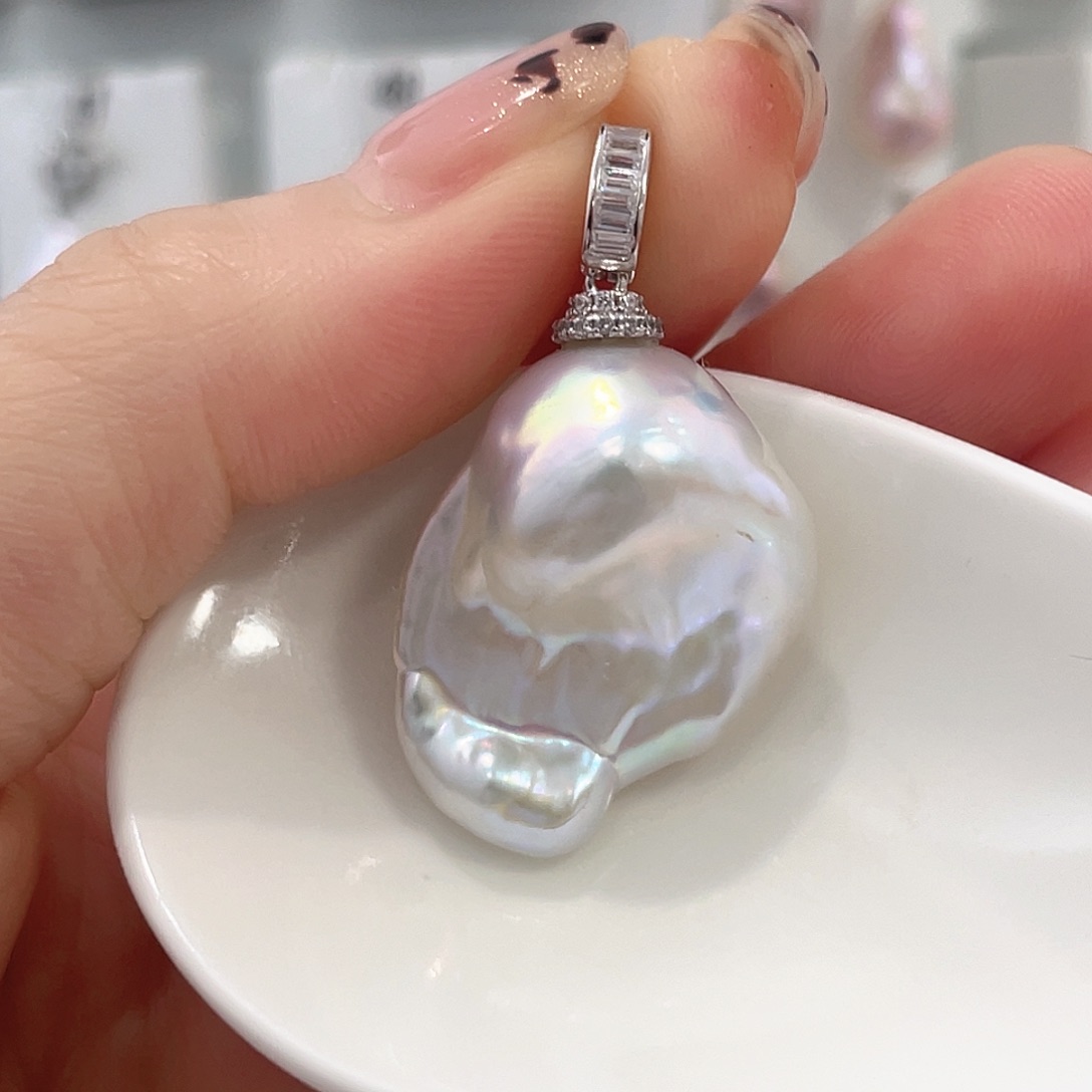 鲤***淼未镶嵌淡水珍珠颈饰