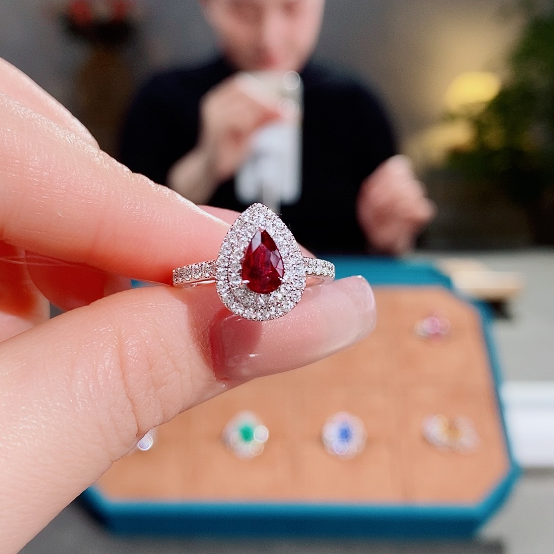 红宝石戒指18K金镶嵌1.01ct无烧鸽血红吉尔德