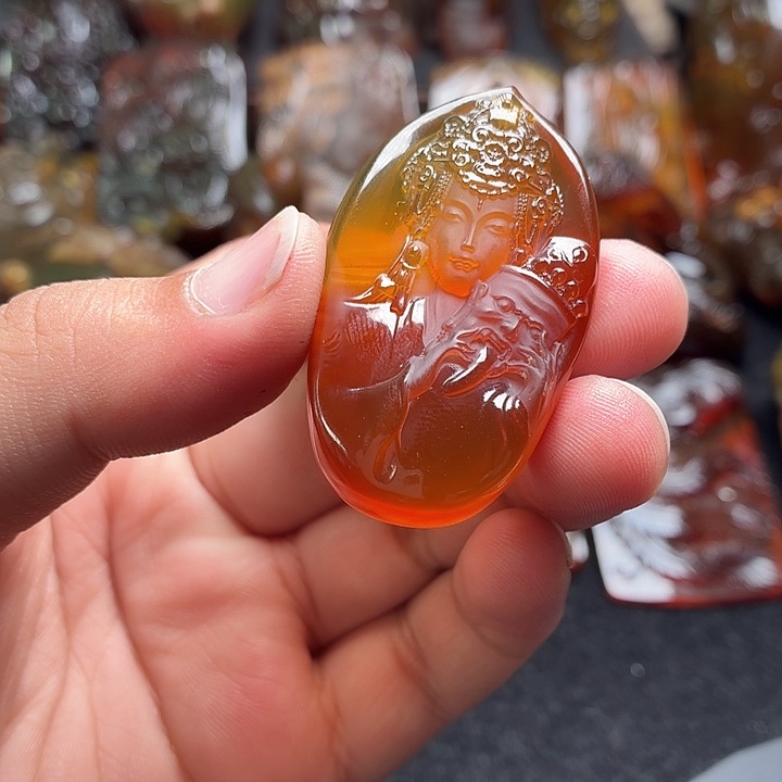 琥珀未镶嵌颈饰09