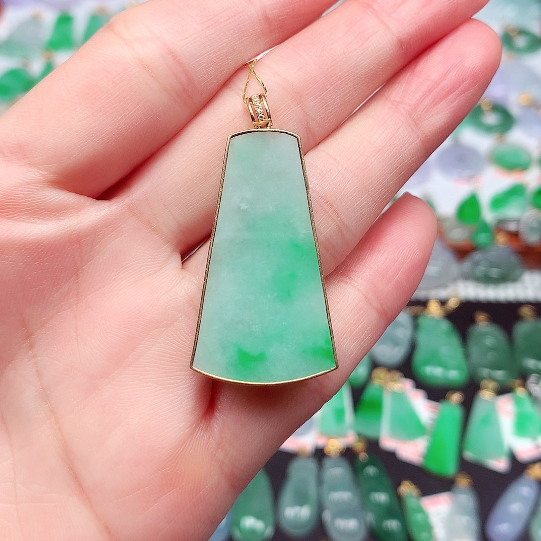 翡翠颈饰18K金镶嵌天然翡翠A货