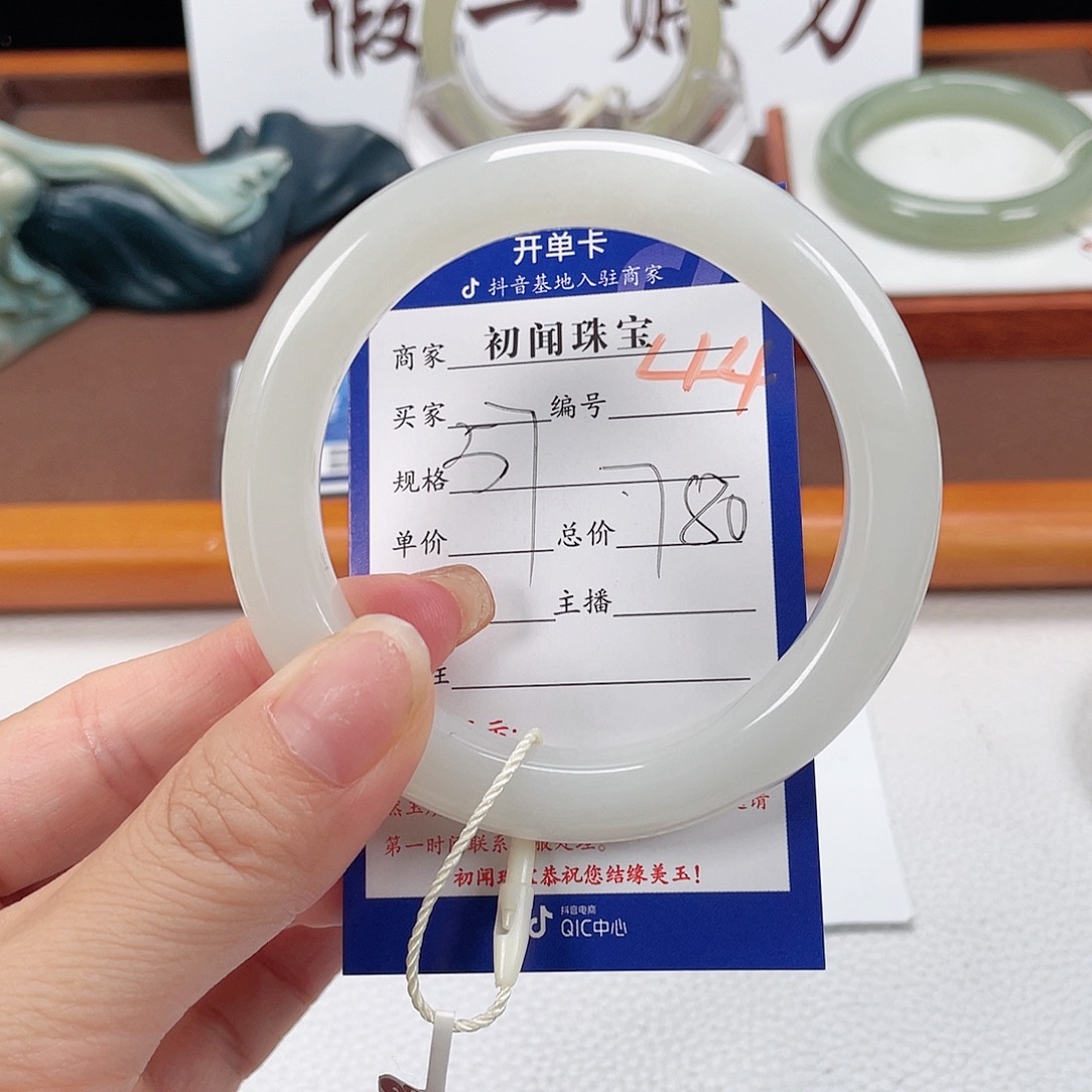 和田玉手镯未镶嵌