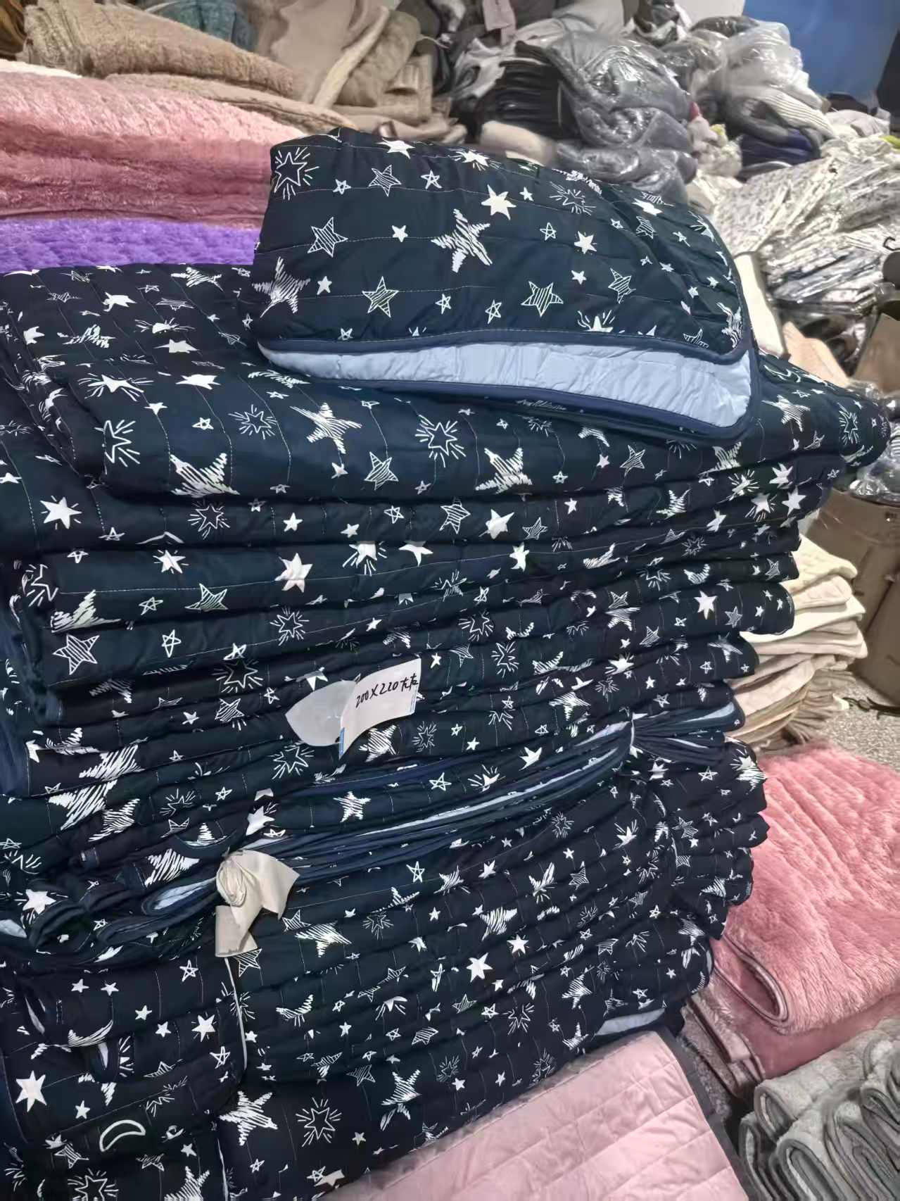 《厚广家》3楼200×220深蓝色星星款化纤床盖 发1张2.7斤