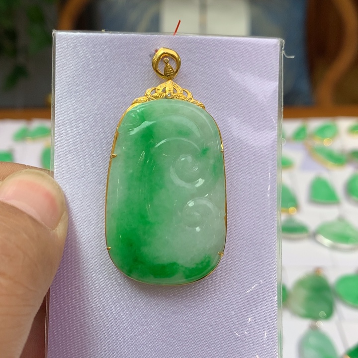 翡翠颈饰18K金镶嵌翡翠