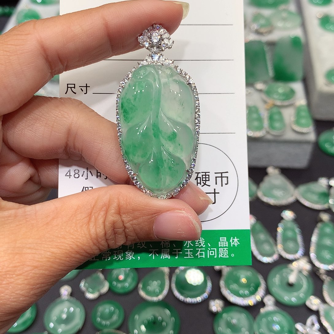 颈饰银S925镶嵌石英质玉（非洲翠）