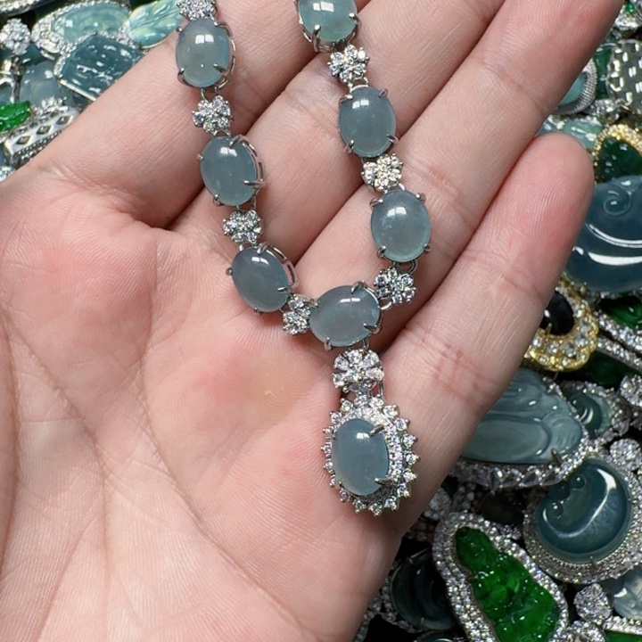 翡翠未镶嵌颈饰天然A货翡翠放漏