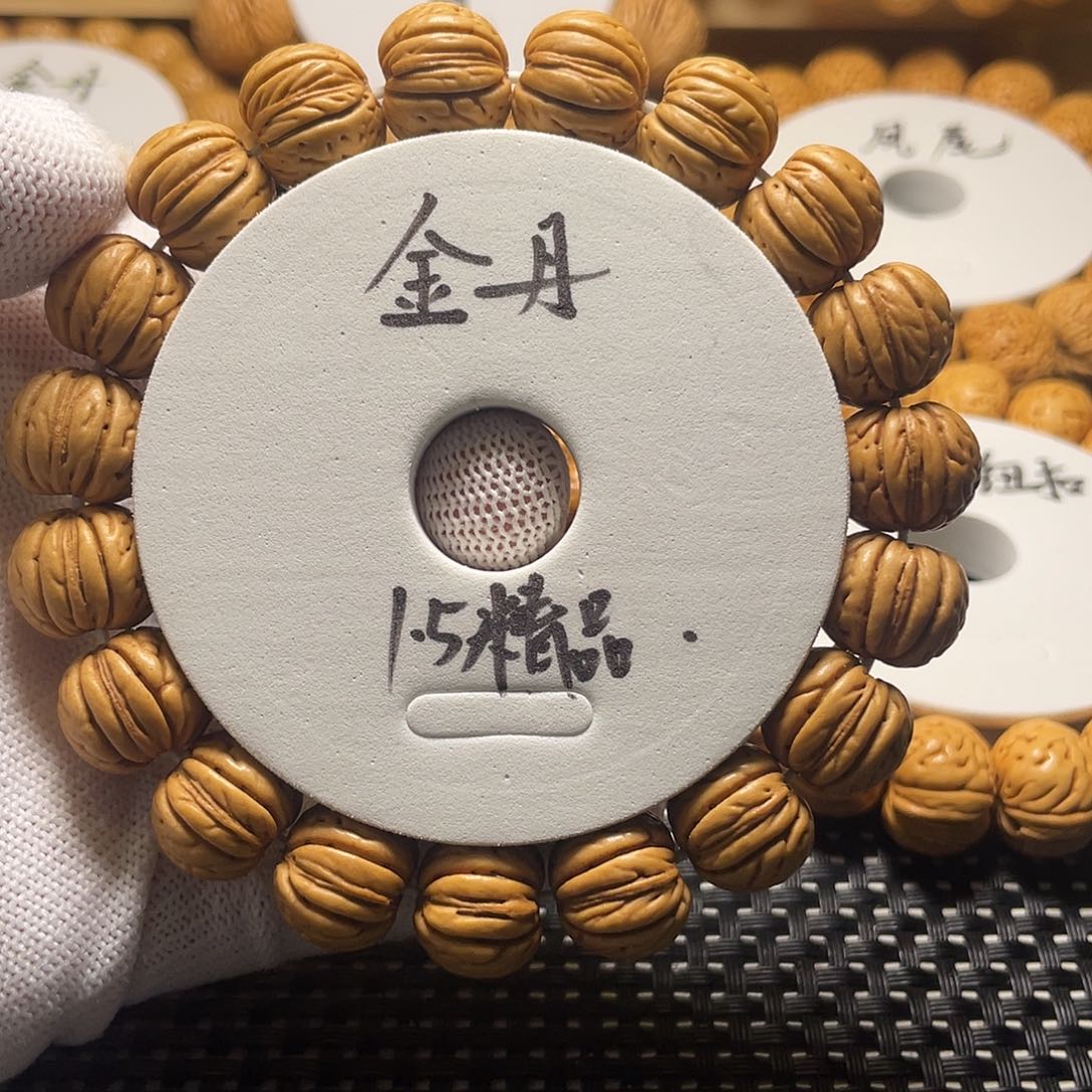 W***L桃木金丹桃核，皮质好，密度大