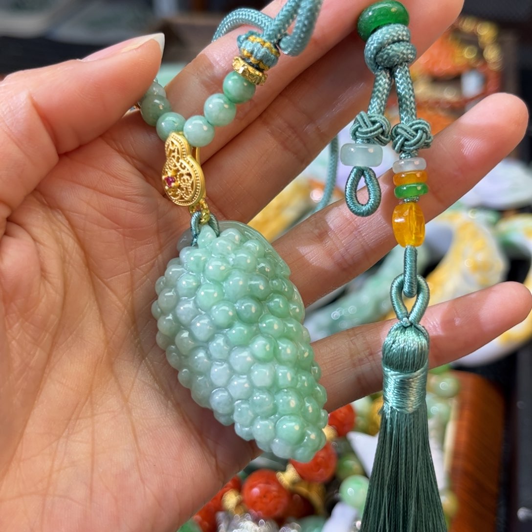 翡翠颈饰未镶嵌待编款