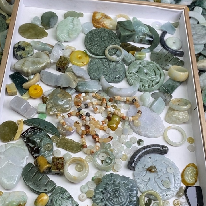 卡***果翡翠未镶嵌颈饰天然翡翠01