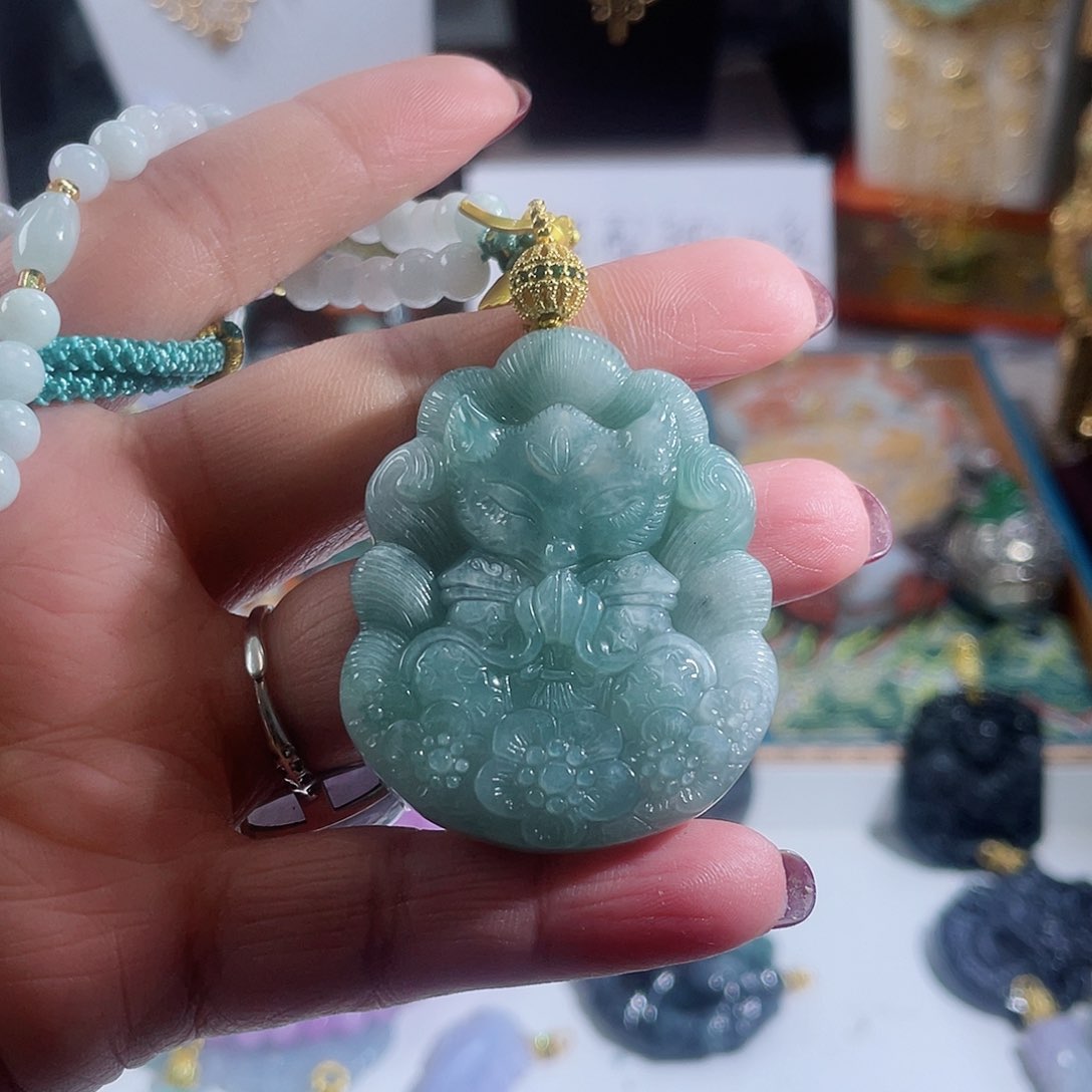 翡翠颈饰未镶嵌翡翠九尾狐绿恽吊