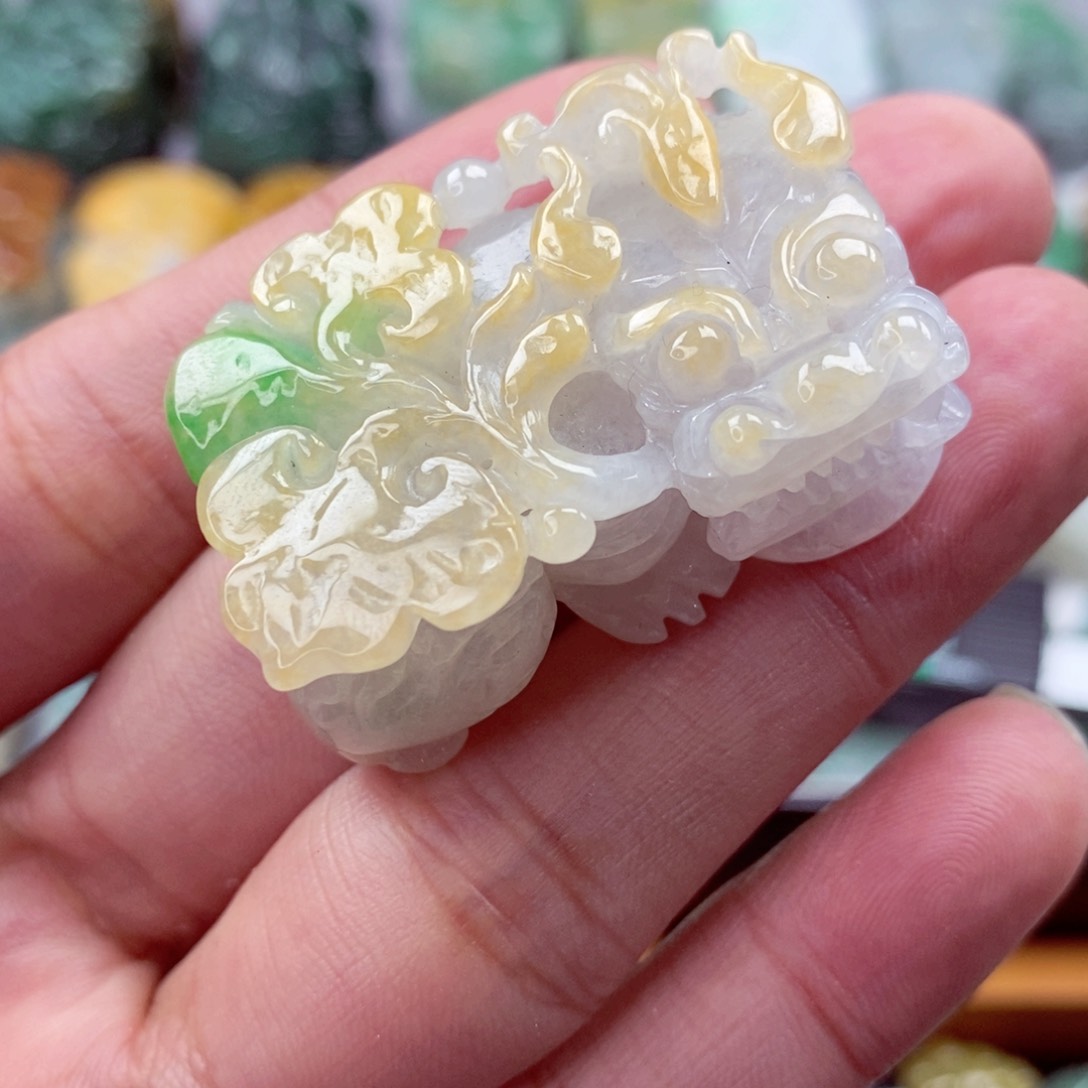 翡翠颈饰未镶嵌翡翠