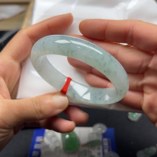 翡翠手镯未镶嵌手镯