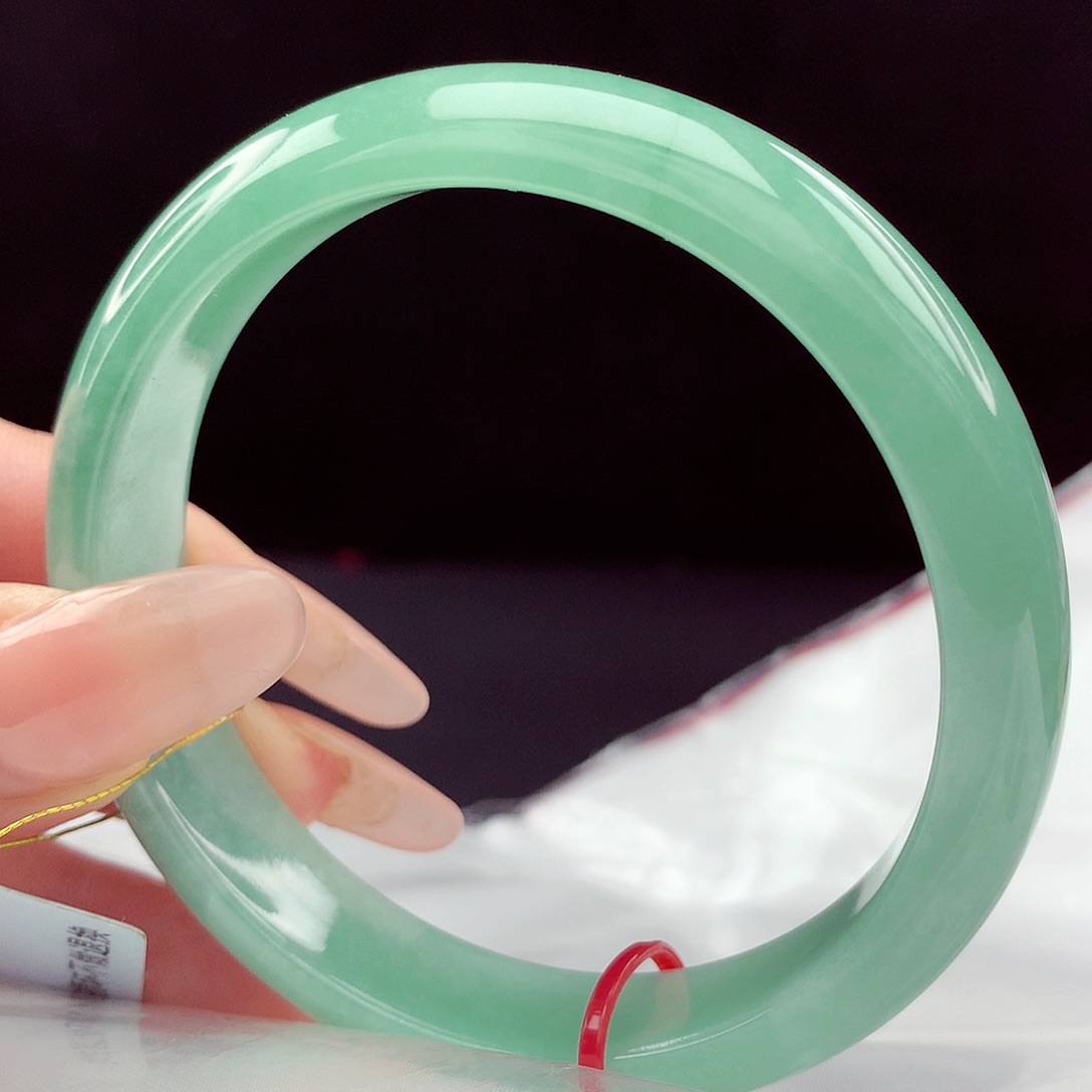 翡翠手镯未镶嵌58圈114