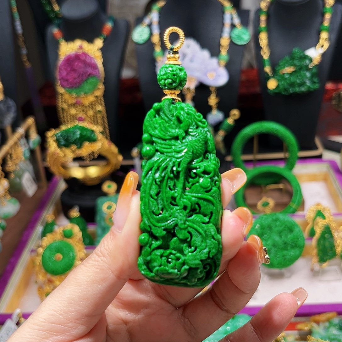 【闪购商品】翡翠吊坠(赠链)未镶嵌凤牌