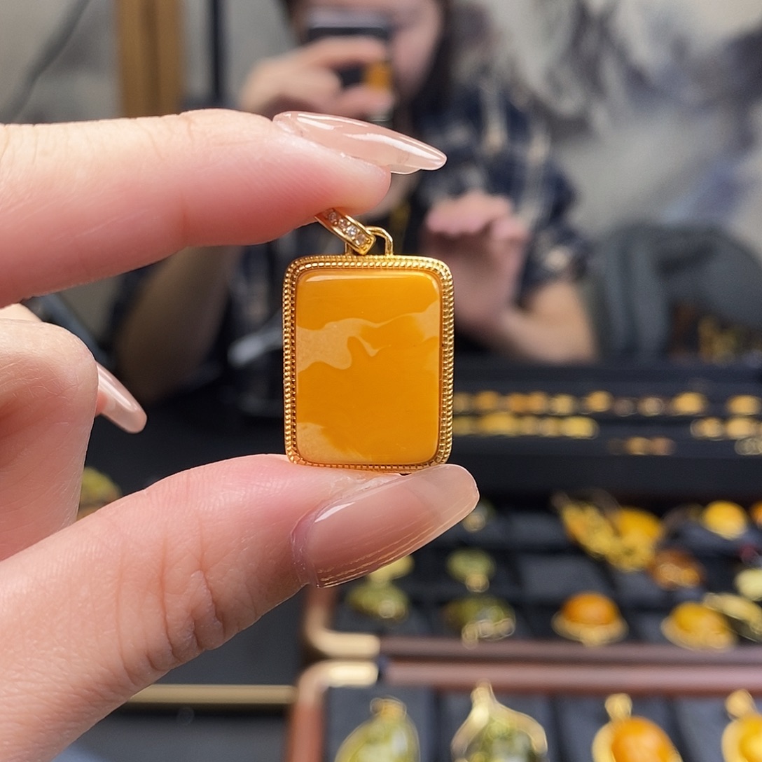 琥珀未镶嵌裸石成品