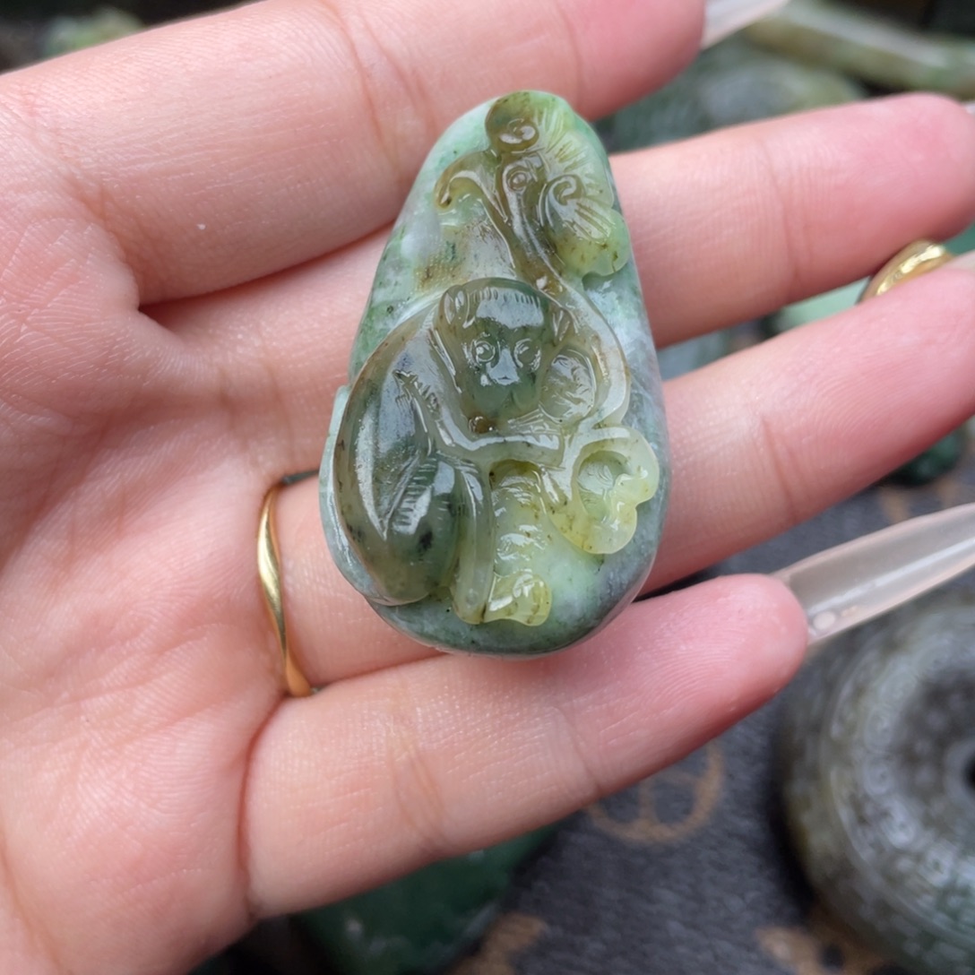独山玉未镶嵌颈饰