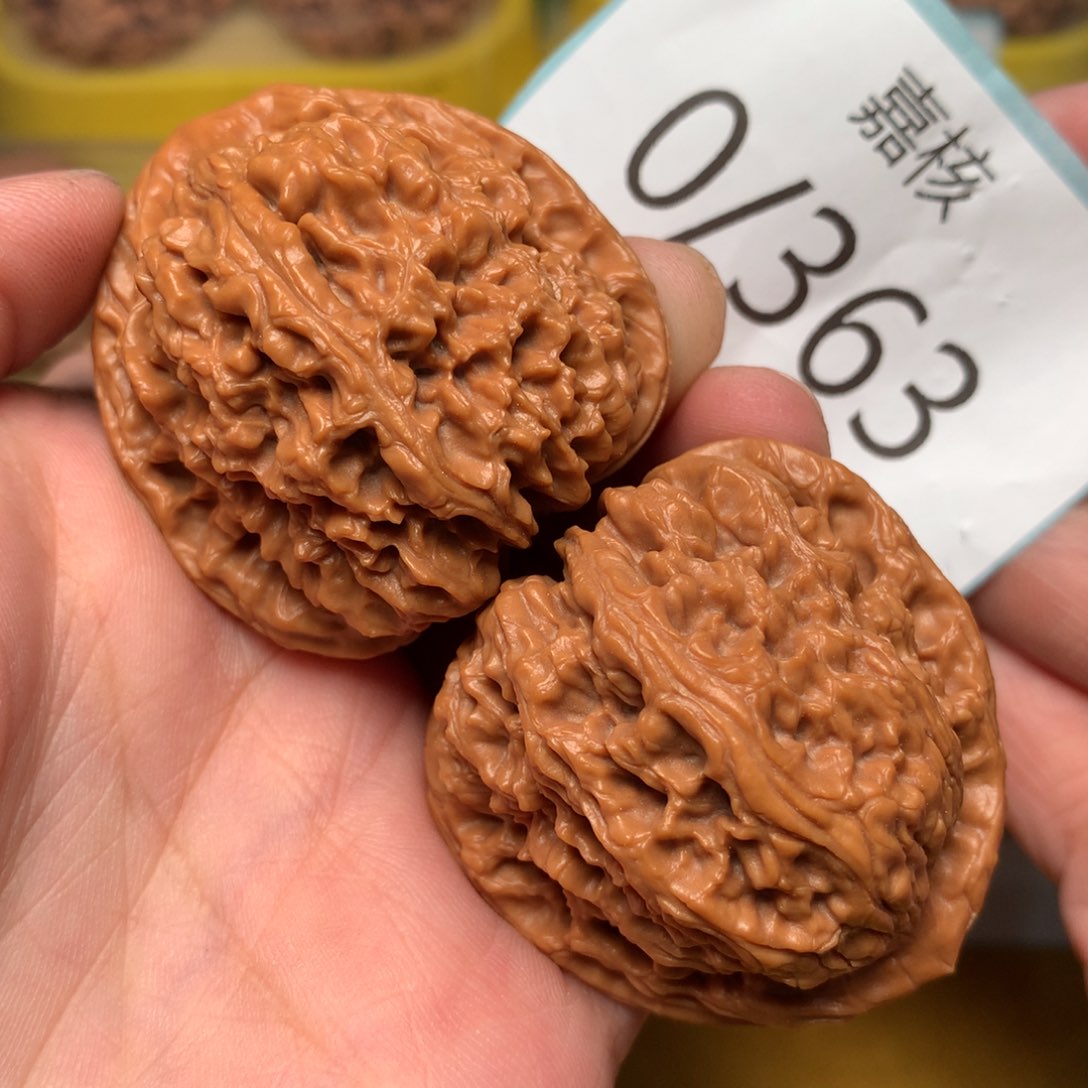 文玩核桃把件红皮南疆石42