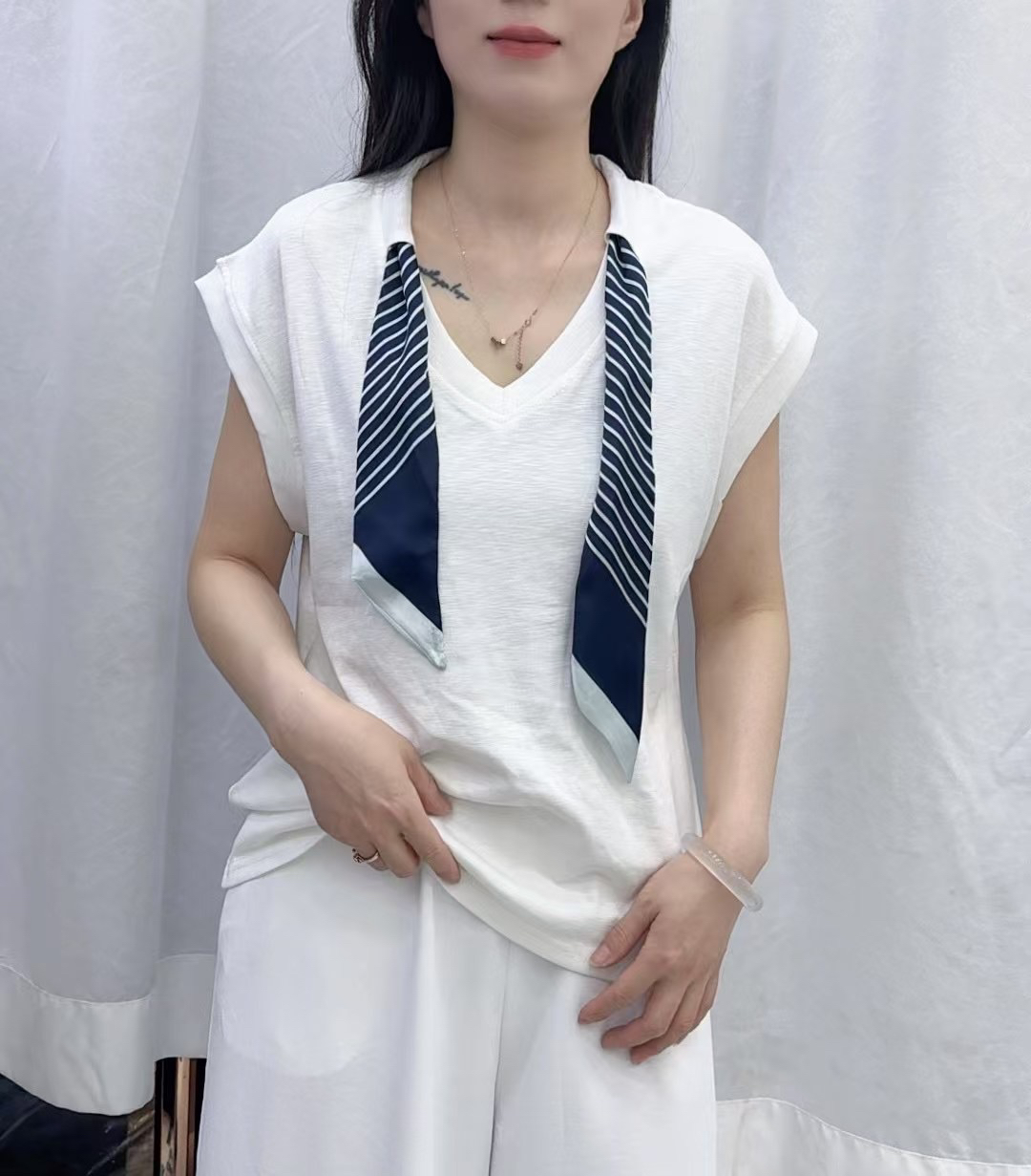 10号106美吉丝巾小衫