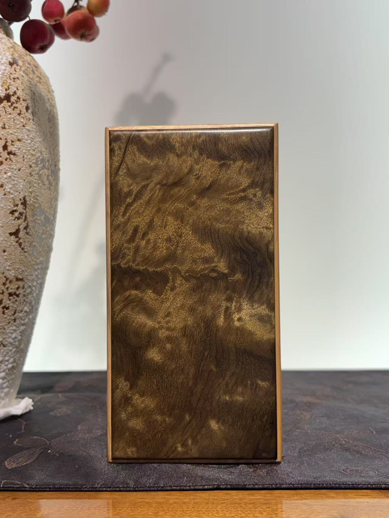 金丝楠阴沉木金玉满堂纹榫卯工艺手捧盒