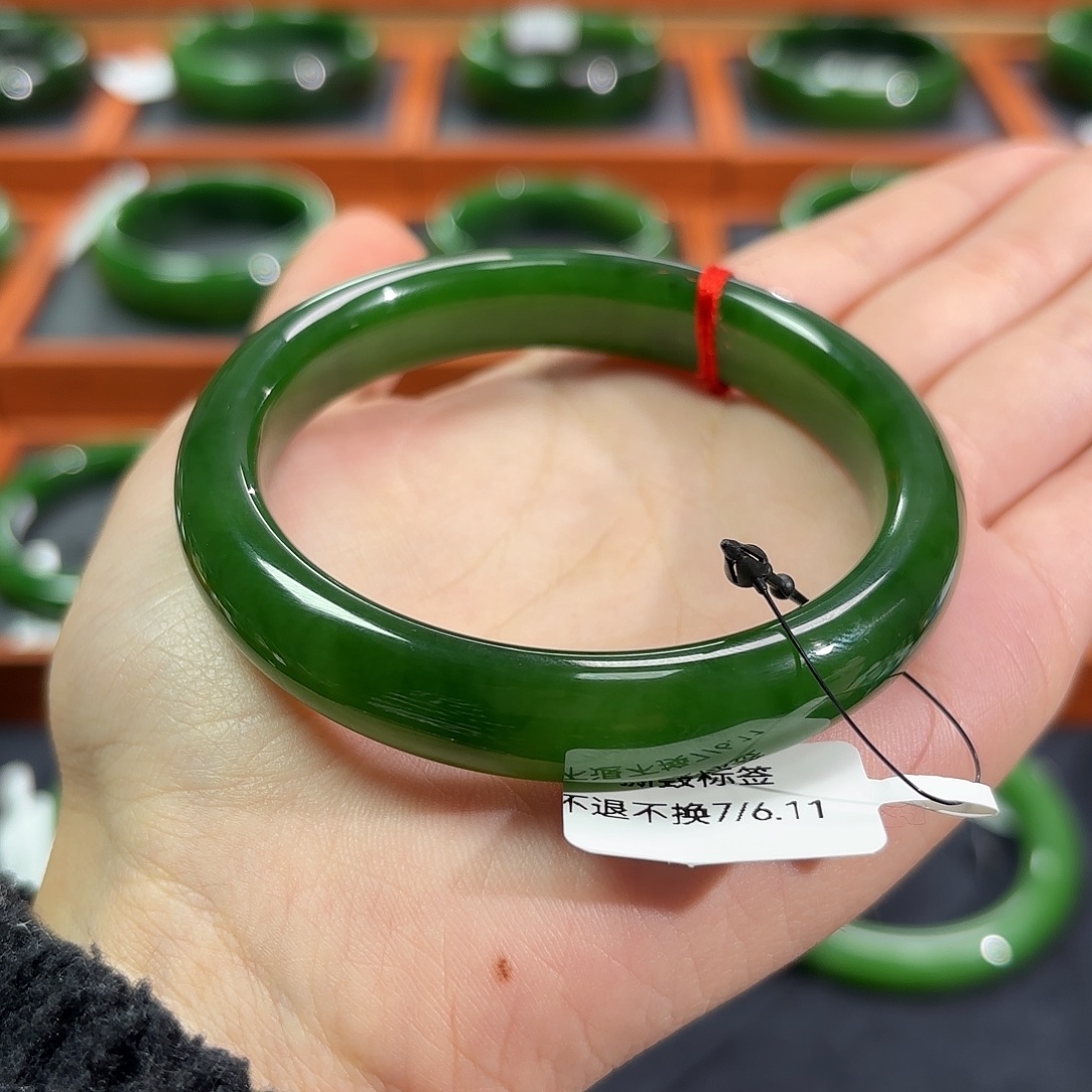 和田玉（碧玉）未镶嵌手镯满圈辣阳绿5758