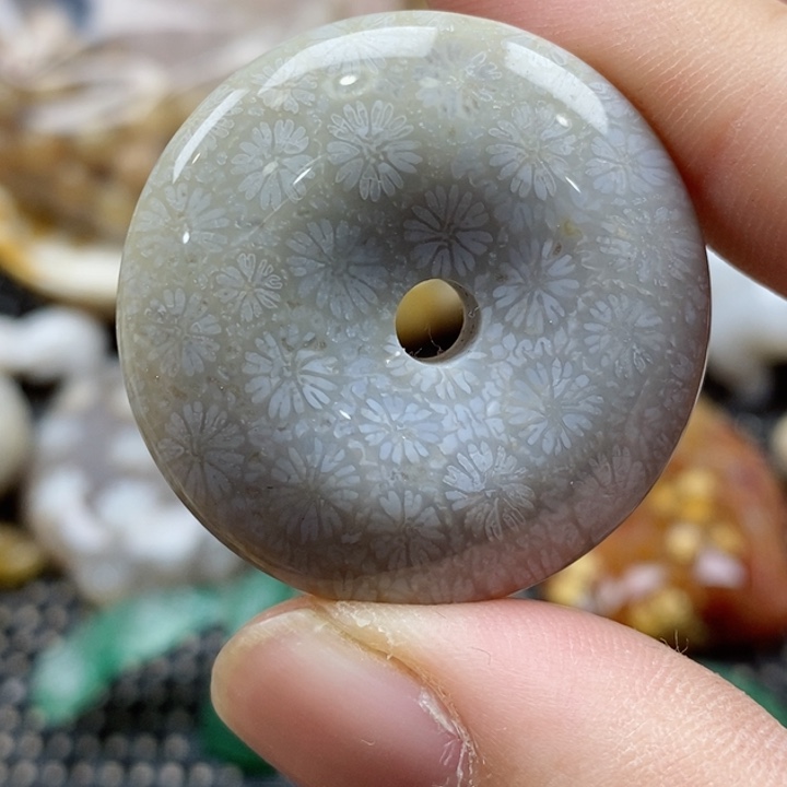 硅化珊瑚（珊瑚玉）颈饰未镶嵌