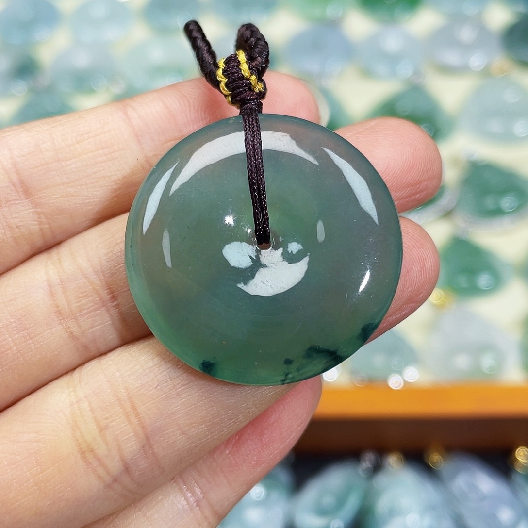 翡翠颈饰未镶嵌吊坠