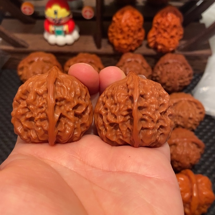 毛***师把件文玩核桃37.3尺寸白蛇骨1951