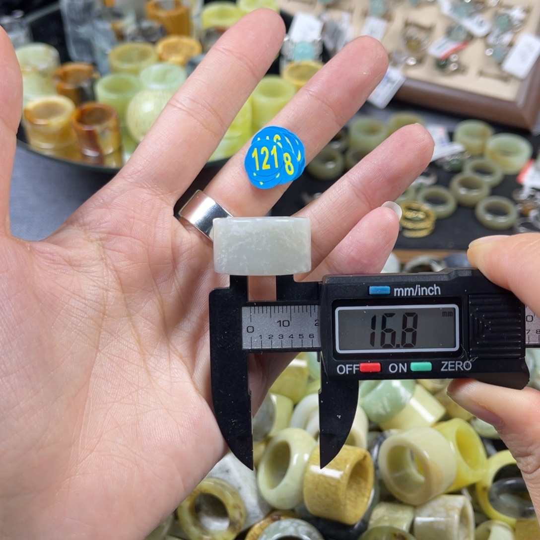 蛇纹石玉未镶嵌戒指