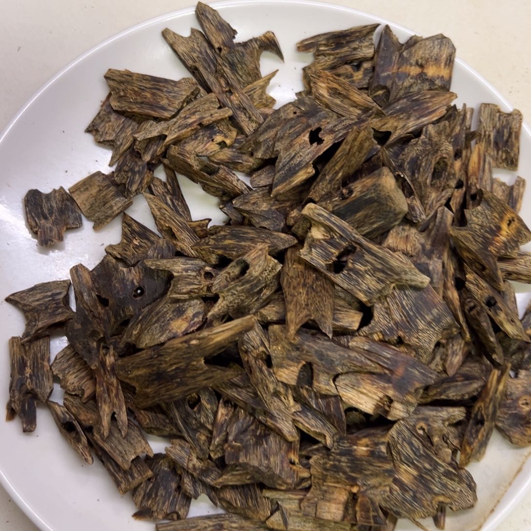 沉香沉香碎屑红金倪高油块料100克