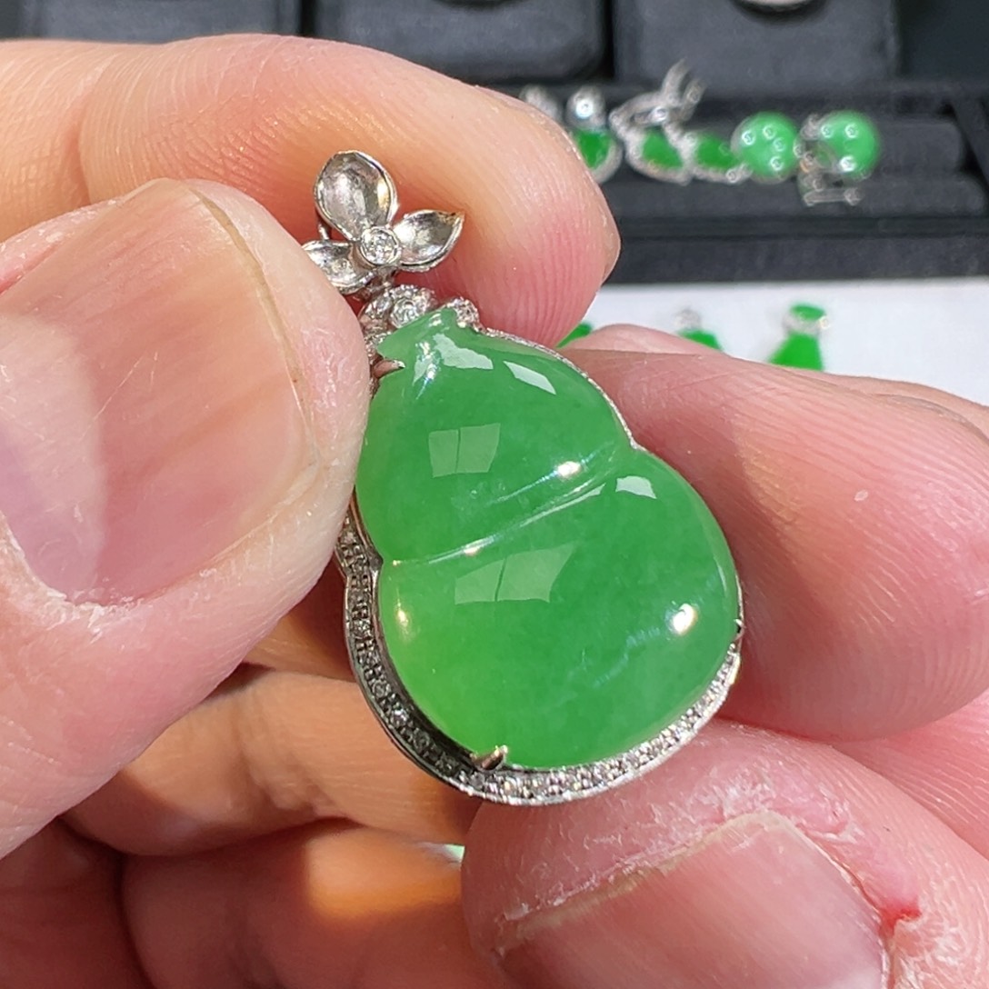 【闪购商品】翡翠吊坠(不含链)18K金镶嵌