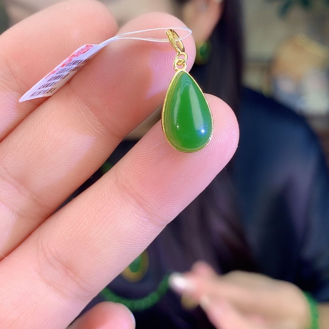 颈饰银S925镶嵌和田玉（碧玉）吊坠