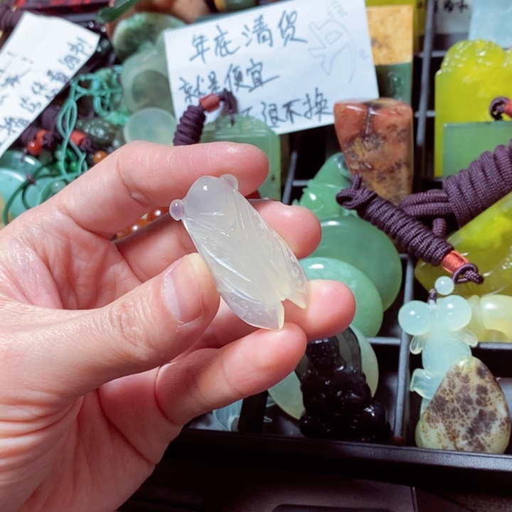 蛇纹石玉颈饰未镶嵌