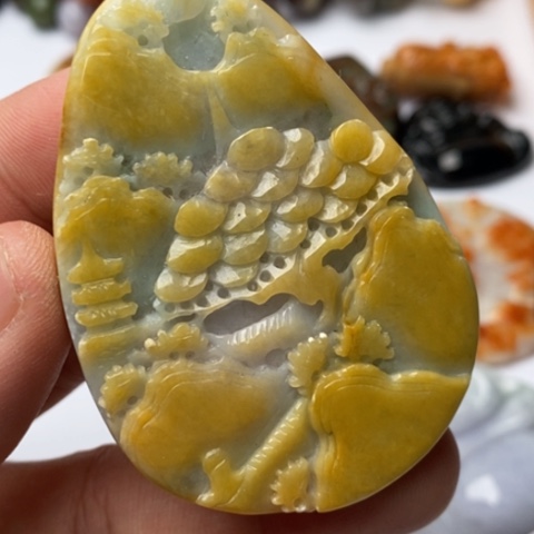 翡翠颈饰未镶嵌翡翠