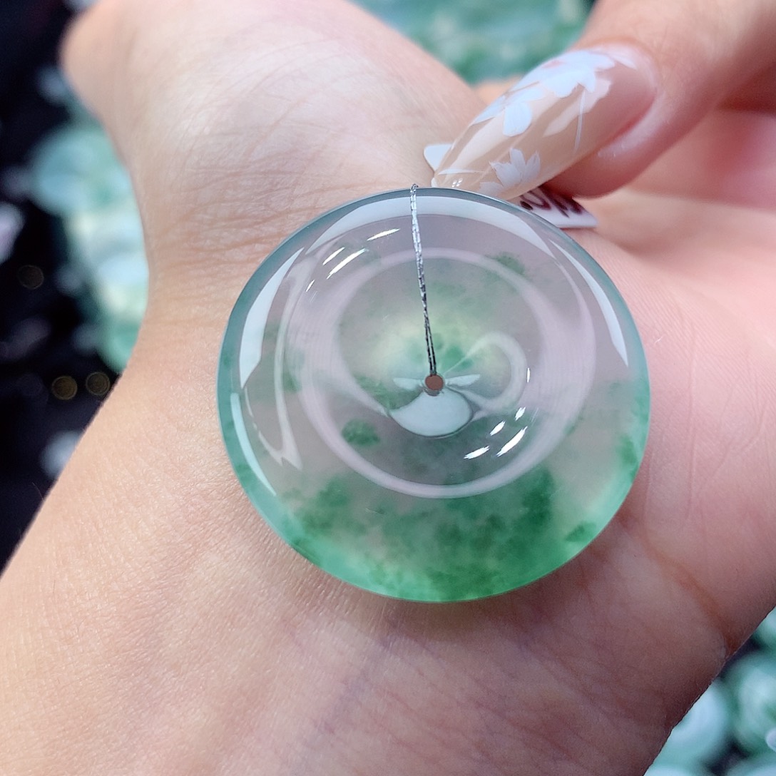 翡翠未镶嵌颈饰编号75。尺寸28.5-6