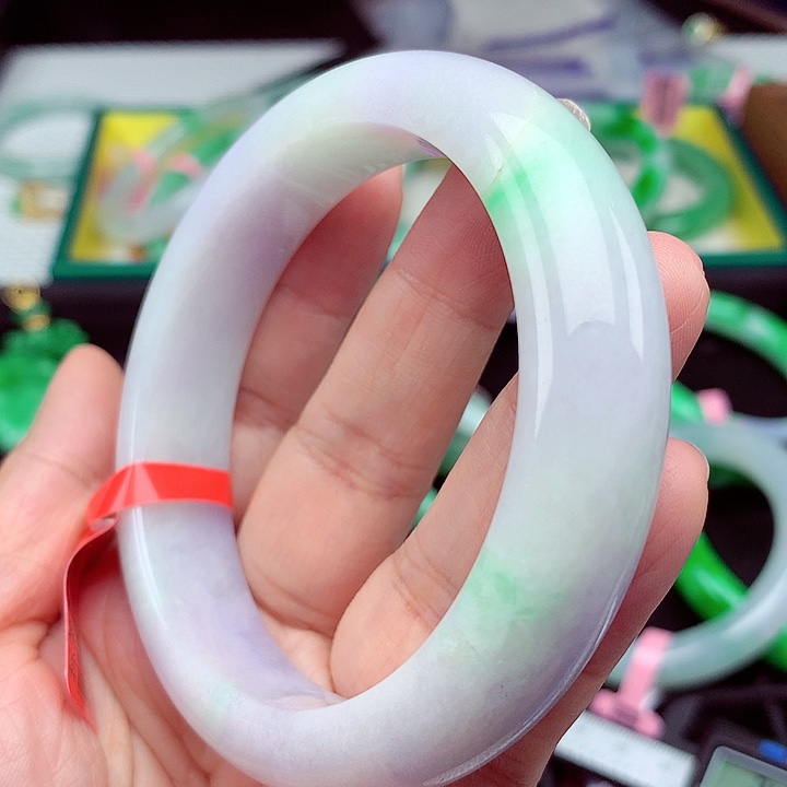 翡翠手镯未镶嵌翡翠