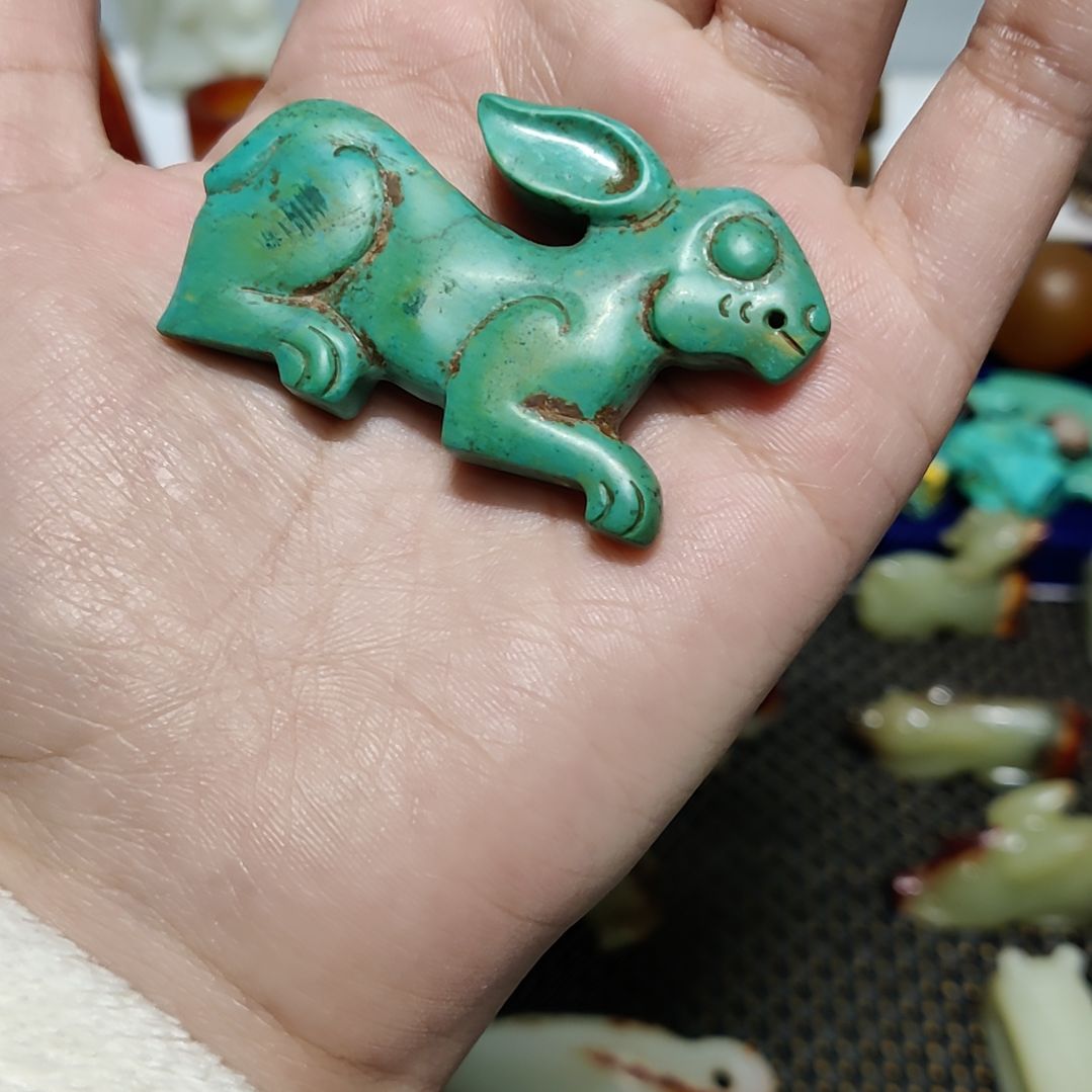 透闪石质玉未镶嵌颈饰