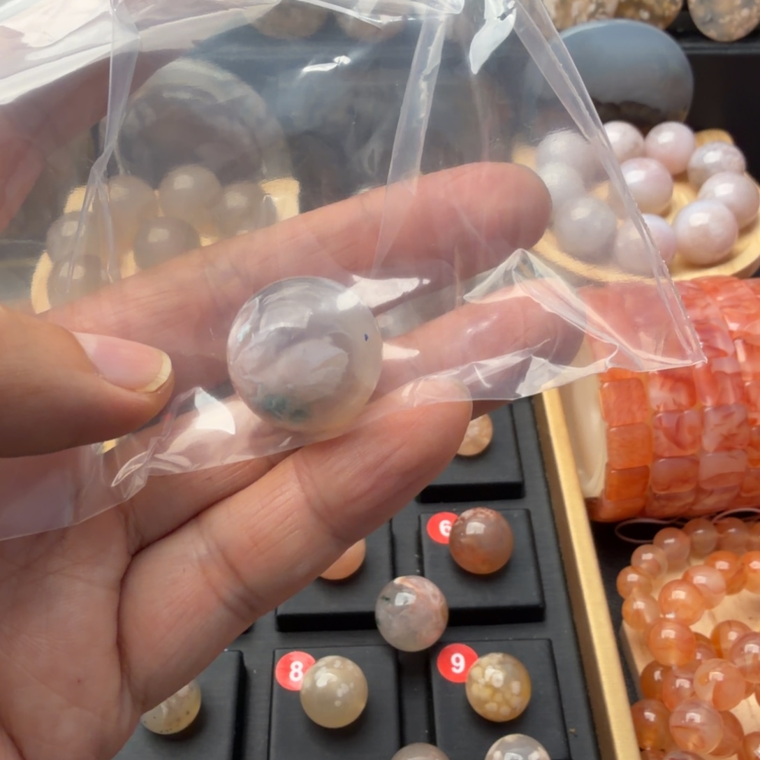 珍****玛瑙/玉髓未镶嵌颈饰