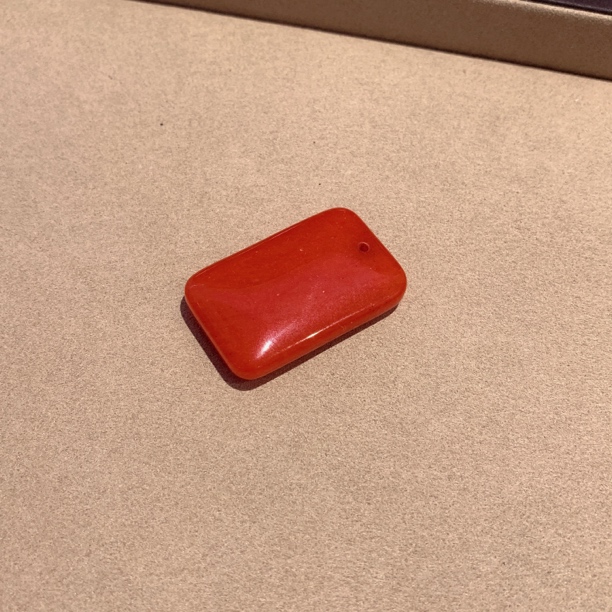 1051  柿子红吊坠